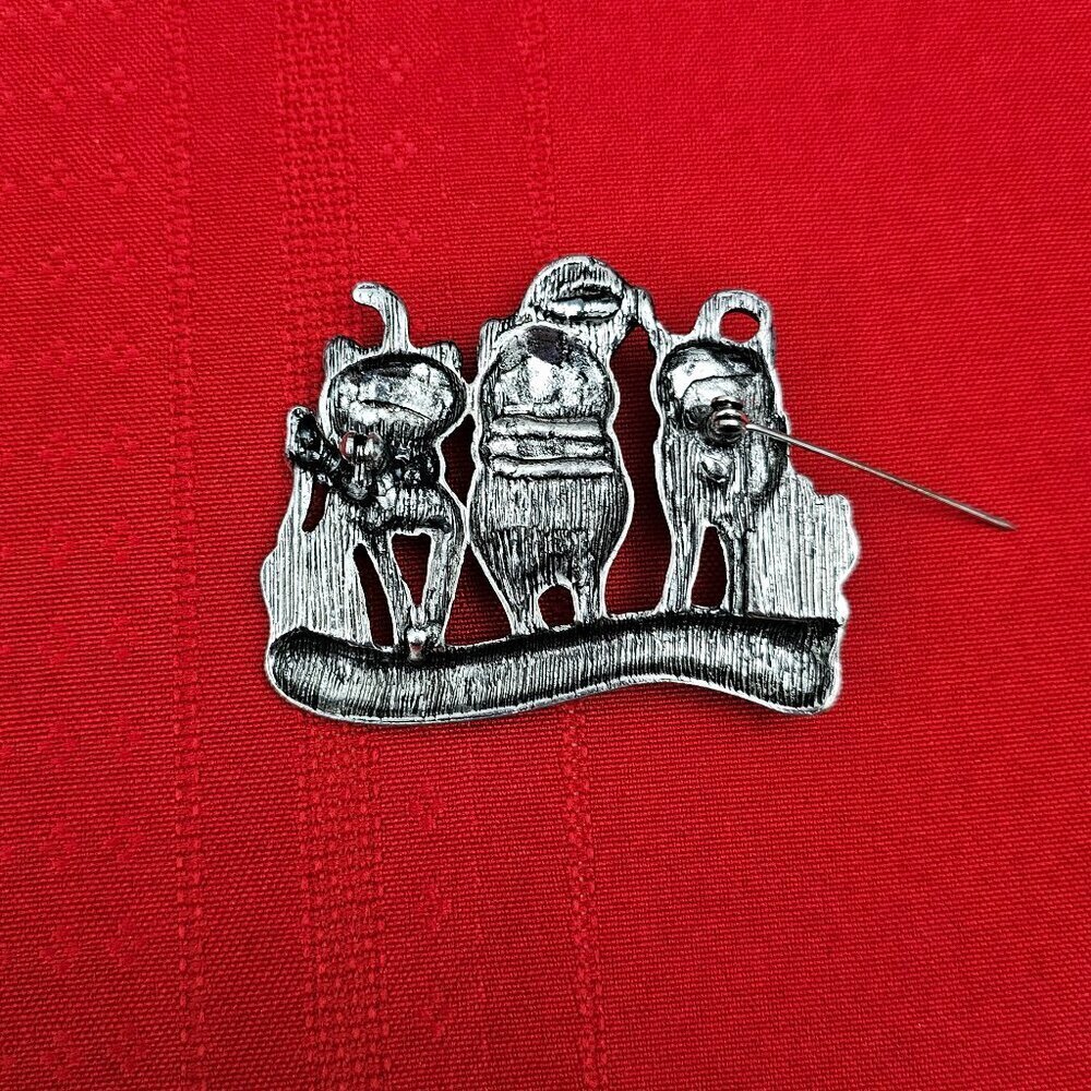 Christmas Vintage Cat Friends Holiday Enamel Silver tone Pin Brooch - Picture 2 of 4